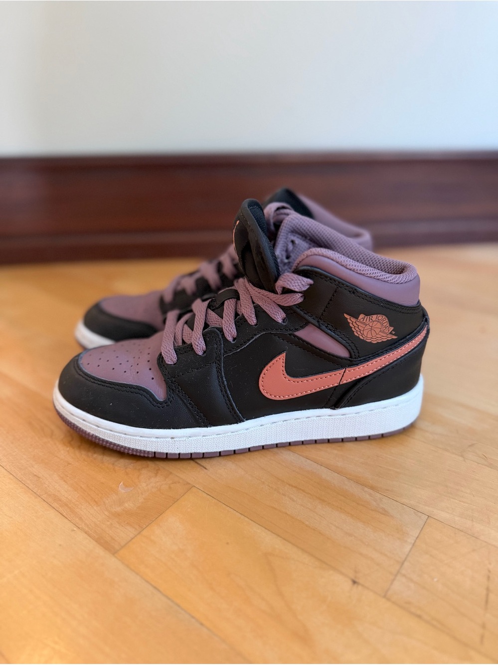Air Jordan Kids' Mid-Top Sneakers in Mauve and Black size 3.5 Y New
